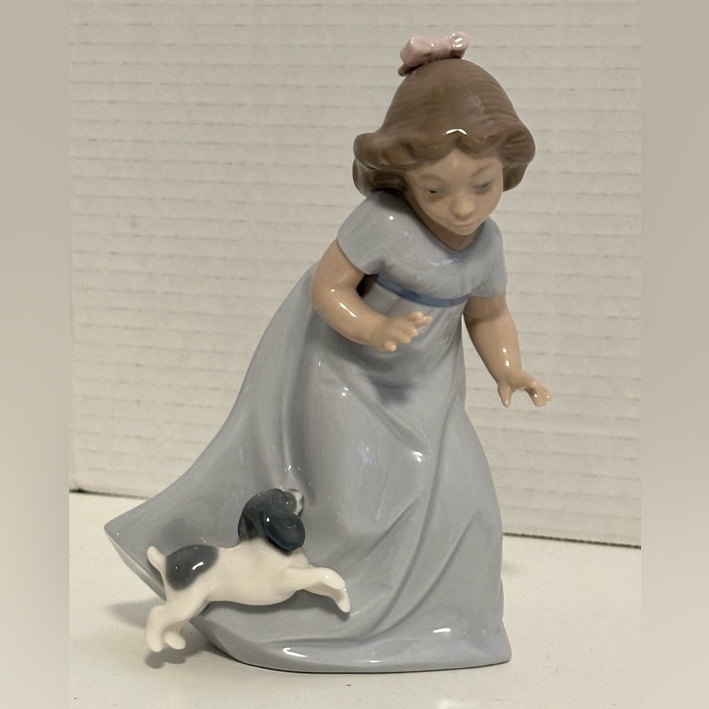 NAO RARE 1987 Lladro “Girl Running With Puppy”, Excellent Condition